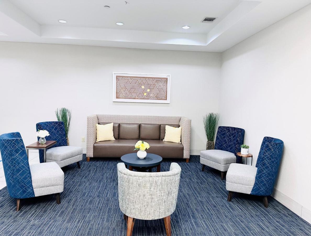 Holiday Inn Express & Suites Houston East - Baytown, An Ihg Hotel Exterior photo