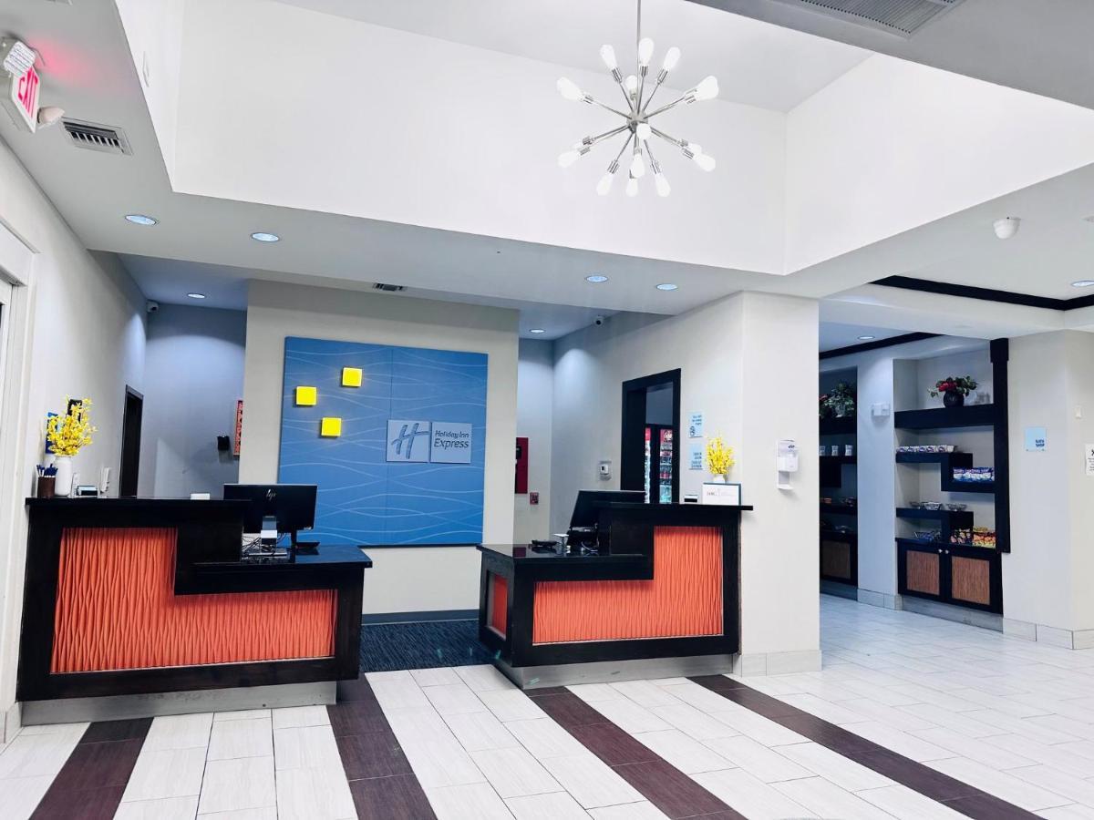 Holiday Inn Express & Suites Houston East - Baytown, An Ihg Hotel Exterior photo