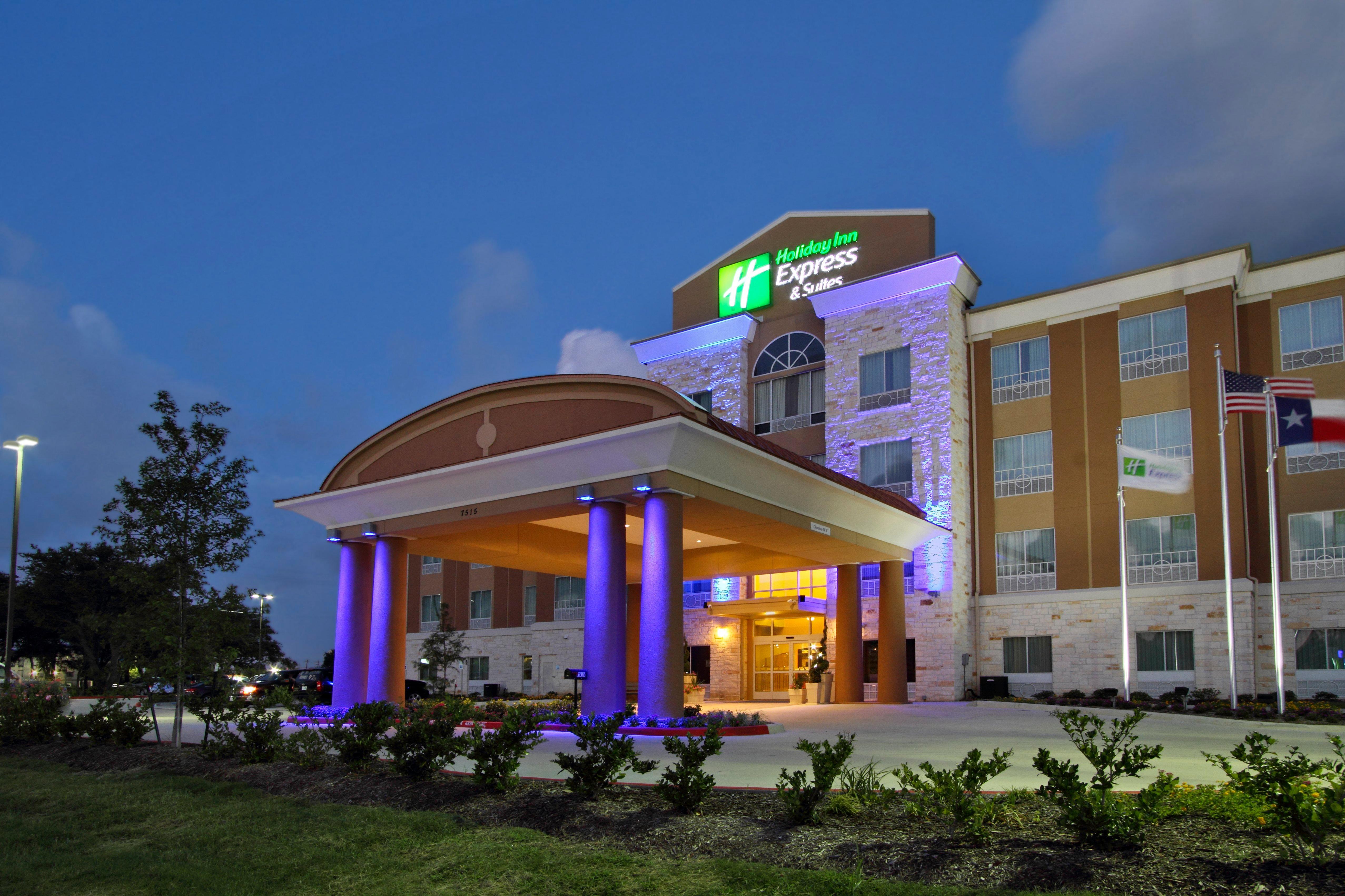 Holiday Inn Express & Suites Houston East - Baytown, An Ihg Hotel Exterior photo